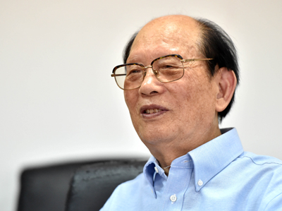 王文兴:此生只为一口"气"